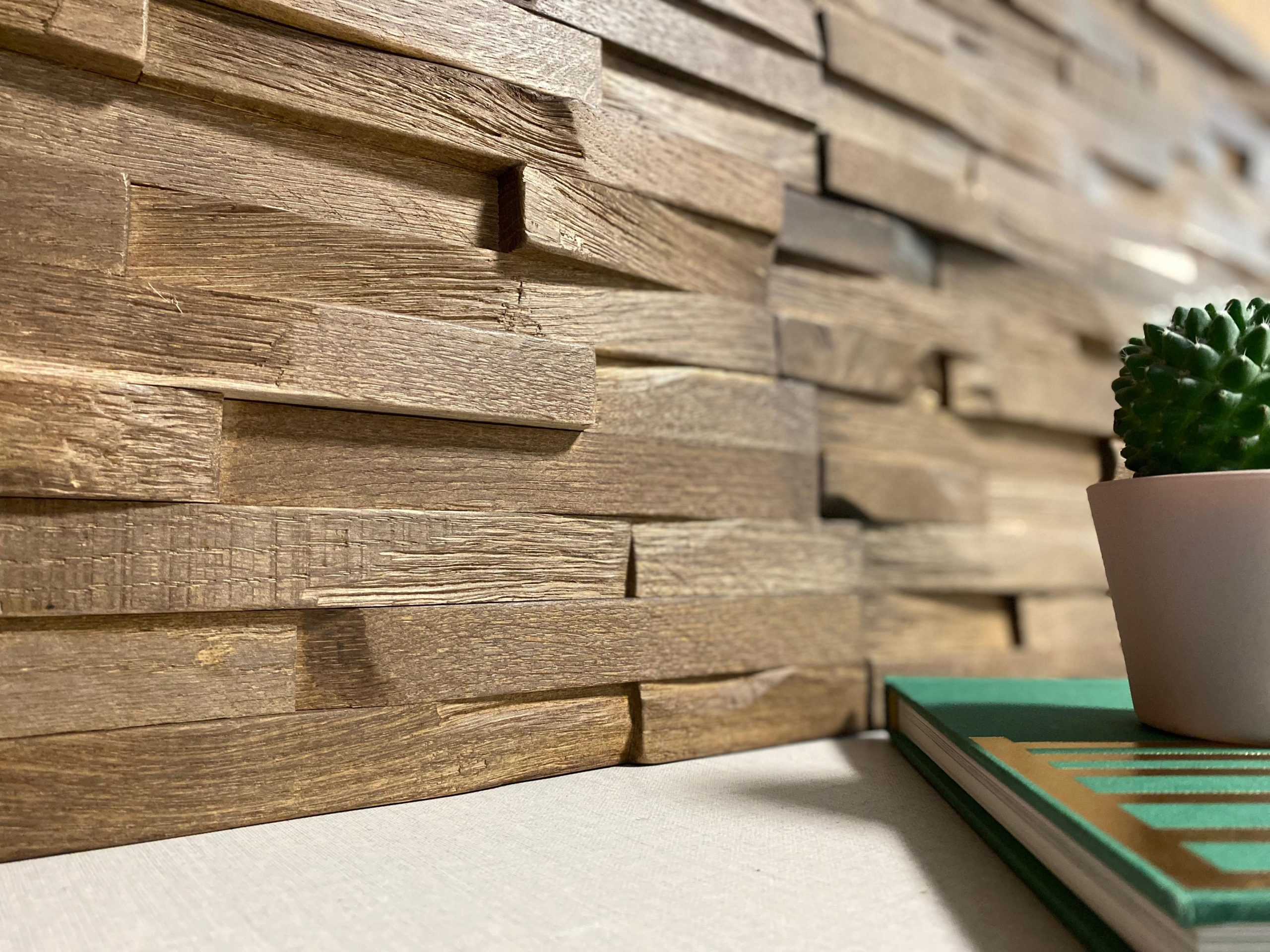 Listón de madera roble elegance 3D ahumado 50x20x1-3cm