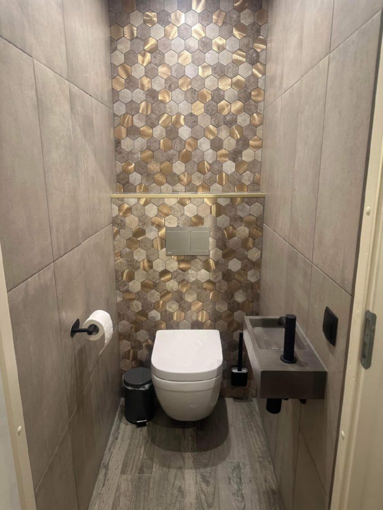 Mosaico autoadhesivo tira de ladrillo hexágono beige grande 25,5x29x0,4cm